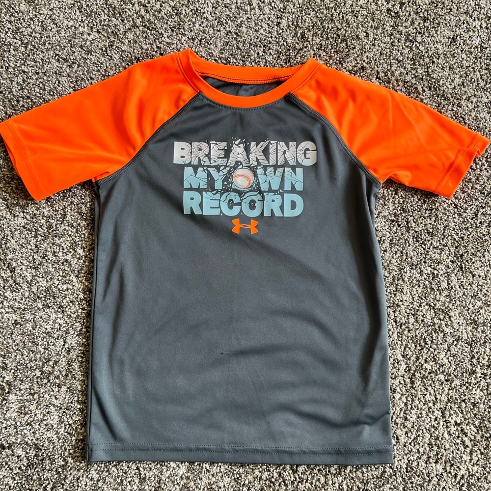 Under Armour boys baseball tee.